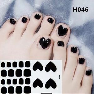 Black Heart Nail Strips Pedicure